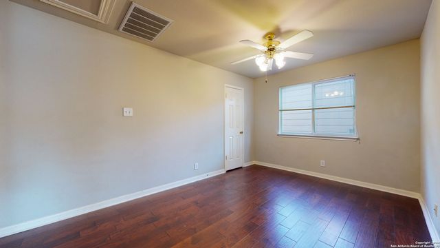 18 ANDOVER CREEK DR, San Antonio, TX 78254