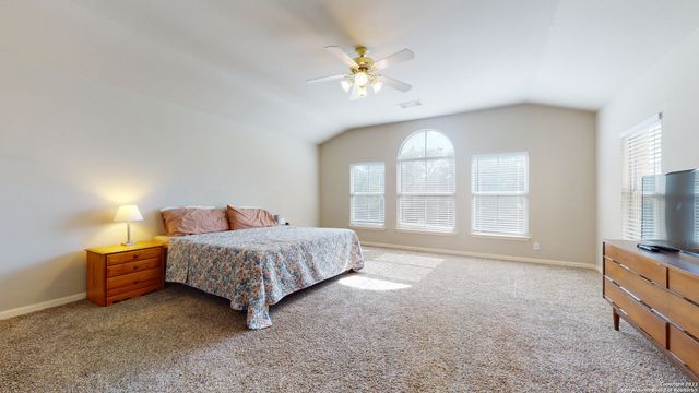 18 ANDOVER CREEK DR, San Antonio, TX 78254