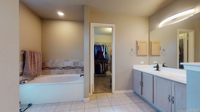 18 ANDOVER CREEK DR, San Antonio, TX 78254