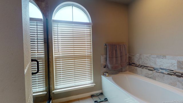 18 ANDOVER CREEK DR, San Antonio, TX 78254