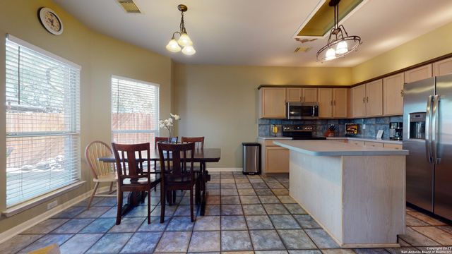 18 ANDOVER CREEK DR, San Antonio, TX 78254
