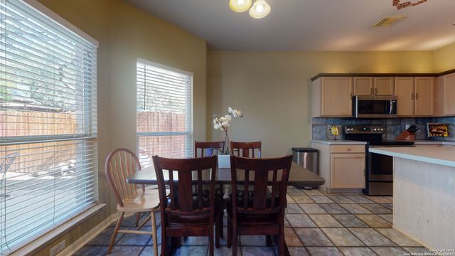 18 ANDOVER CREEK DR, San Antonio, TX 78254