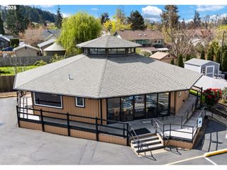 1551 E MAIN St, Cottage Grove, OR 97424
