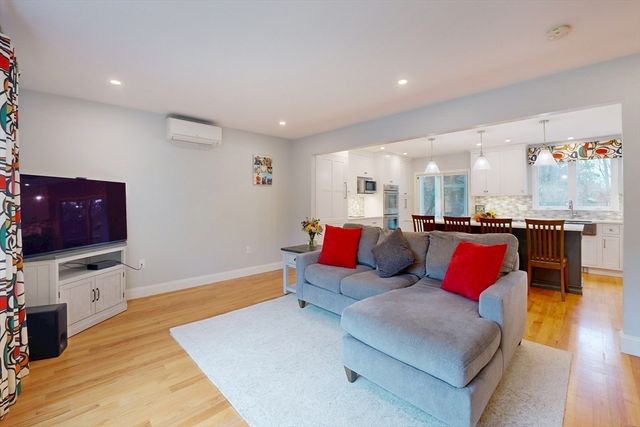 29 Evergreen Way, Medfield, MA 02052