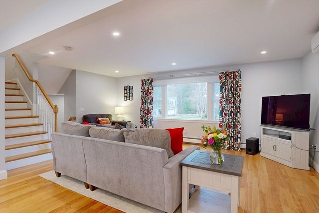 29 Evergreen Way, Medfield, MA 02052