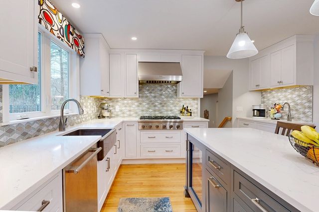 29 Evergreen Way, Medfield, MA 02052