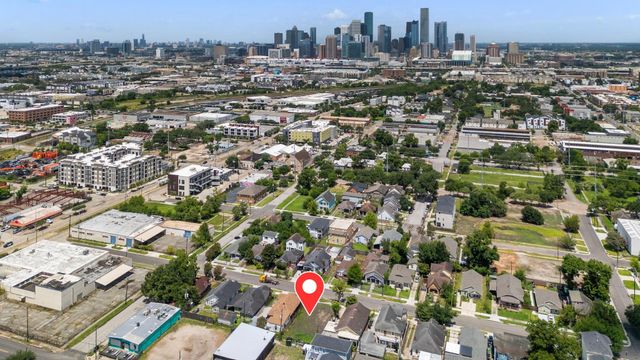 305 Everton Street, Houston, TX 77003