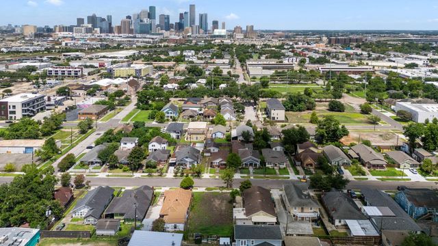 305 Everton Street, Houston, TX 77003