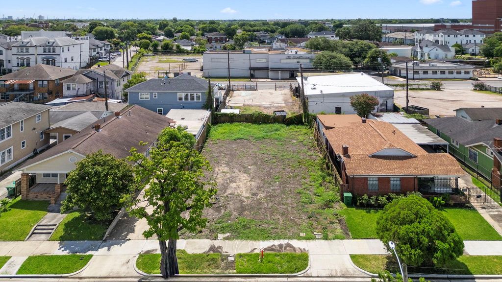 305 Everton Street, Houston, TX 77003