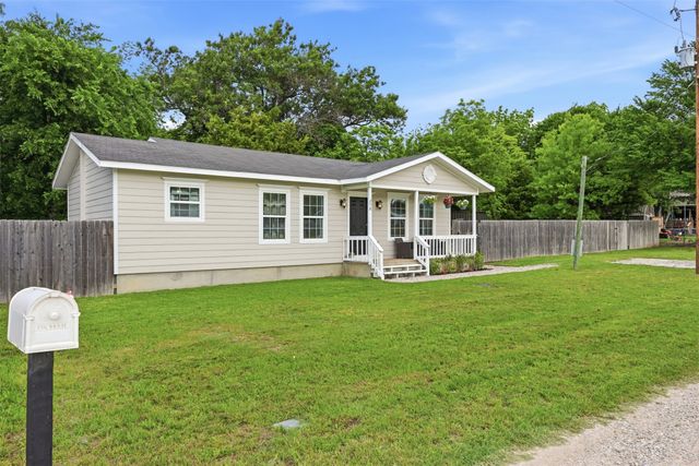 258 Spring Valley Circle, Azle, TX 76020