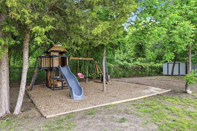 258 Spring Valley Circle, Azle, TX 76020