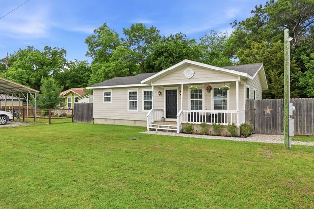 258 Spring Valley Circle, Azle, TX 76020