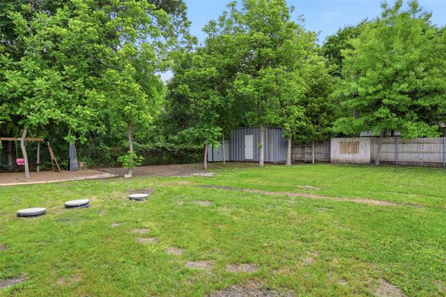 258 Spring Valley Circle, Azle, TX 76020