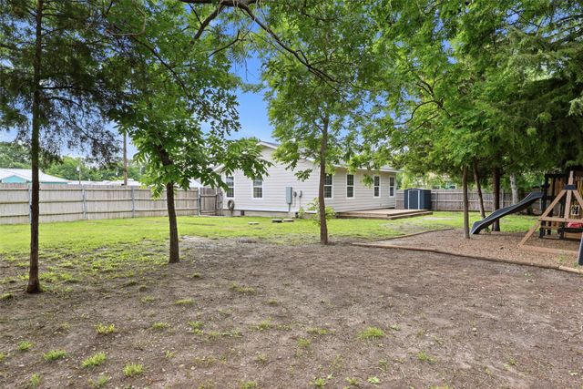 258 Spring Valley Circle, Azle, TX 76020
