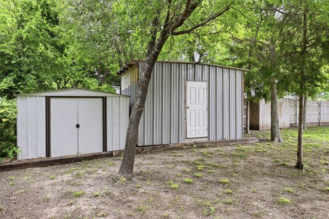 258 Spring Valley Circle, Azle, TX 76020