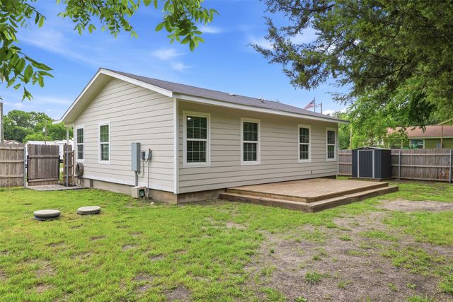 258 Spring Valley Circle, Azle, TX 76020