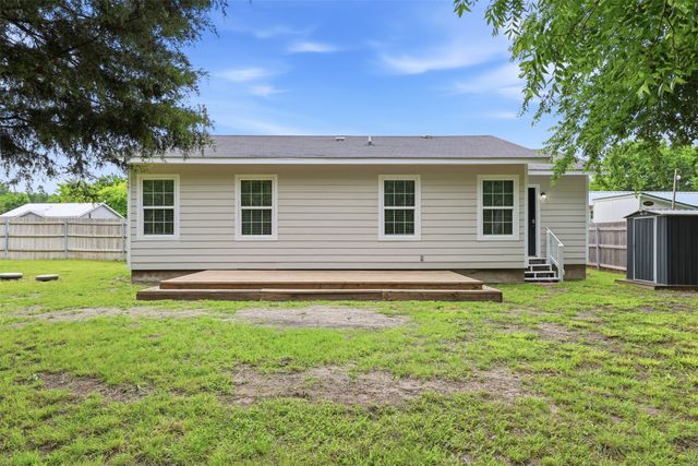 258 Spring Valley Circle, Azle, TX 76020