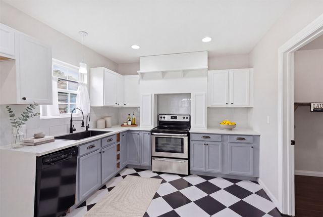 258 Spring Valley Circle, Azle, TX 76020
