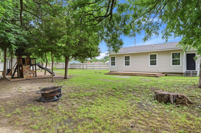 258 Spring Valley Circle, Azle, TX 76020