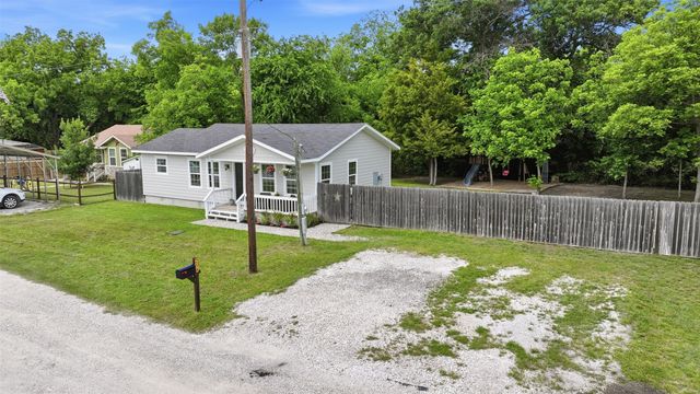 258 Spring Valley Circle, Azle, TX 76020
