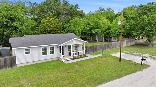 258 Spring Valley Circle, Azle, TX 76020