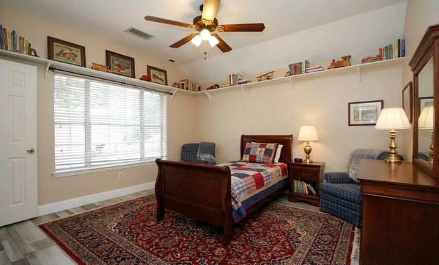 2 Sweet Birch Place, The Woodlands, TX 77382