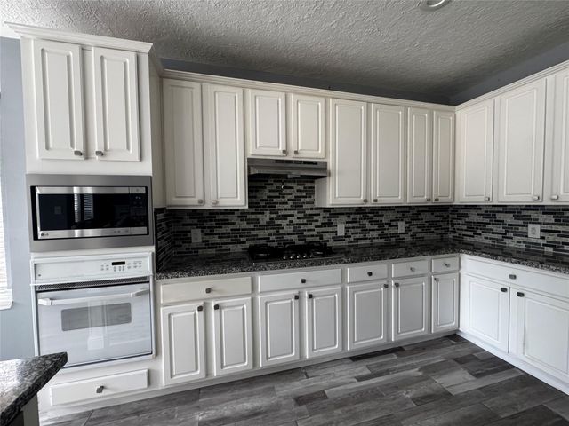 2 Sweet Birch Place, The Woodlands, TX 77382