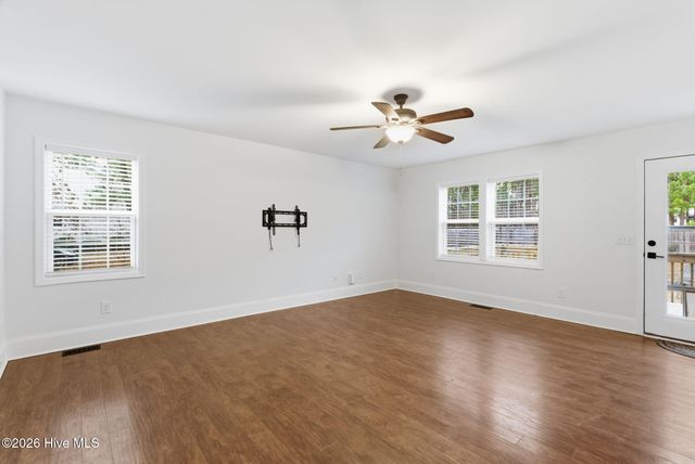 565 W Philadelphia Avenue, Pinebluff, NC 28373