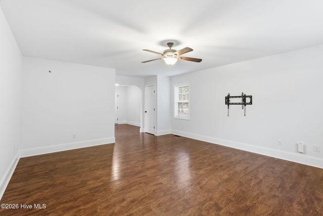 565 W Philadelphia Avenue, Pinebluff, NC 28373