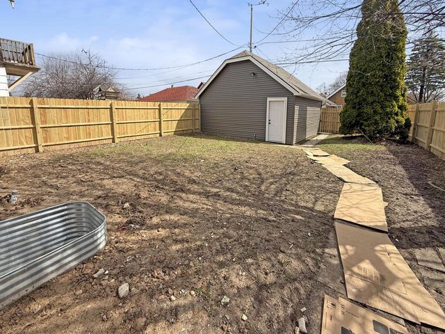 3842 N 13th STREET, Milwaukee, WI 53206