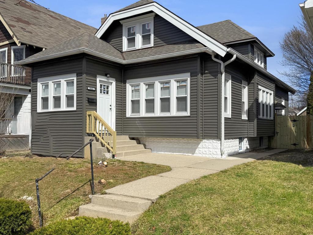 3842 N 13th STREET, Milwaukee, WI 53206