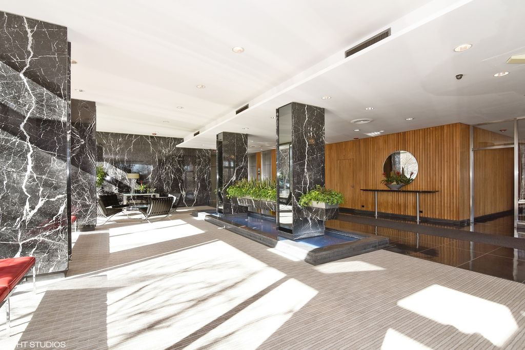 3900 N Lake Shore Drive 17F, Chicago, IL 60613 — photo 2