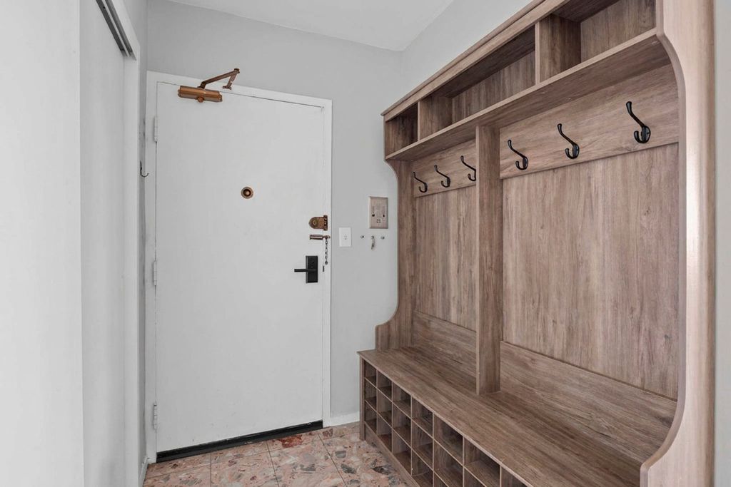3900 N Lake Shore Drive 17F, Chicago, IL 60613 — photo 3