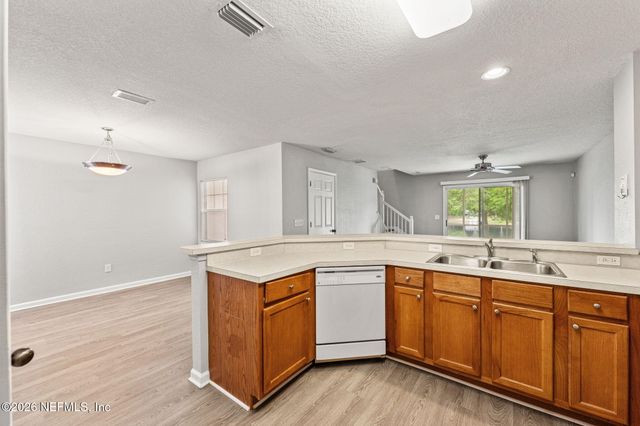 8550 ARGYLE BUSINESS Loop 403, Jacksonville, FL 32244