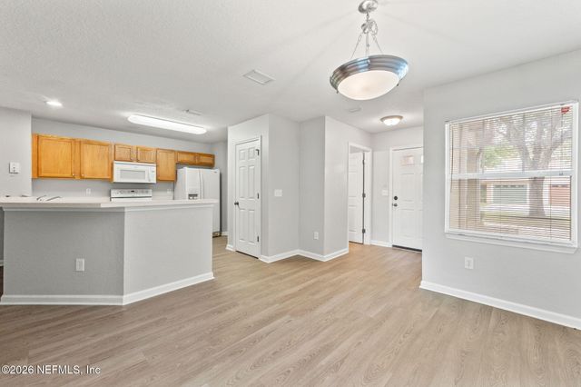 8550 ARGYLE BUSINESS Loop 403, Jacksonville, FL 32244