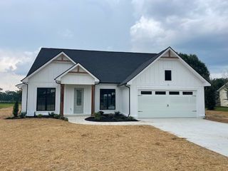 189 Strawberry Rdg, Manchester, TN 37355