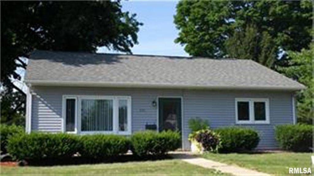 624 4TH Street, De Witt, IA 52742