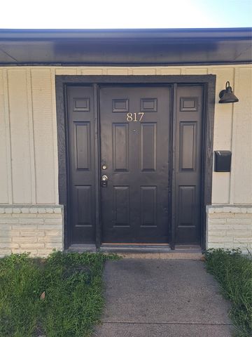 817 Bluebird, Irving, TX 75061