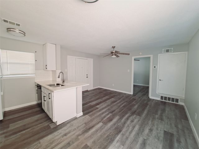 817 Bluebird, Irving, TX 75061