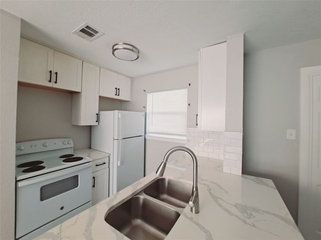 817 Bluebird, Irving, TX 75061