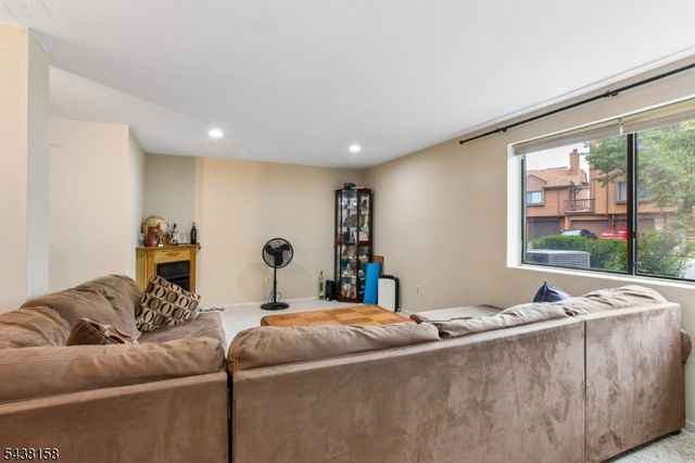 36 Hickory Hill Ct, Rockaway Twp., NJ 07866