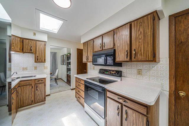 1735 ARLINGTON DRIVE, Oshkosh, WI 54904