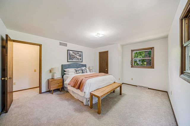 1735 ARLINGTON DRIVE, Oshkosh, WI 54904