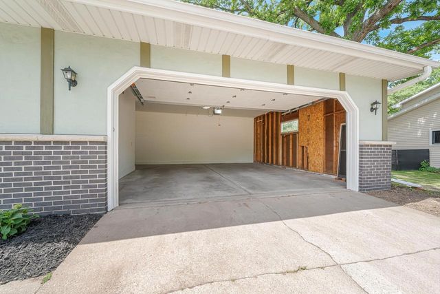 1735 ARLINGTON DRIVE, Oshkosh, WI 54904
