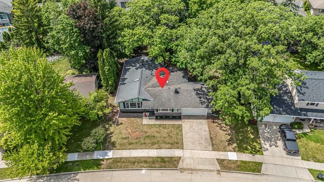 1735 ARLINGTON DRIVE, Oshkosh, WI 54904