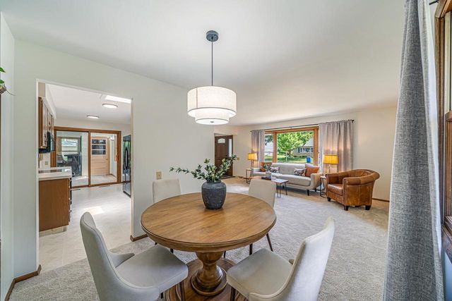 1735 ARLINGTON DRIVE, Oshkosh, WI 54904