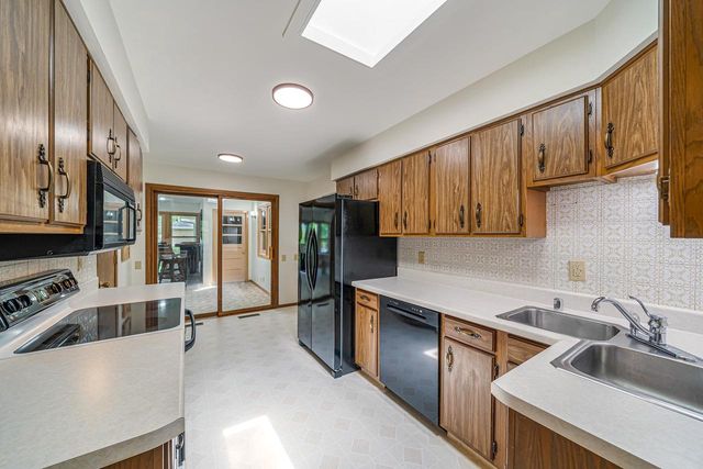 1735 ARLINGTON DRIVE, Oshkosh, WI 54904