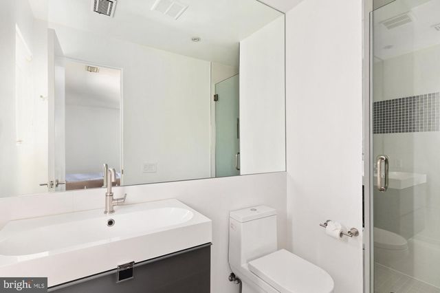 6016 CHESTERBROOK RD, Mclean, VA 22101