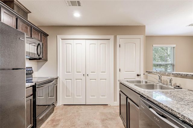 2002 20th Street 402, Huntsville, TX 77340