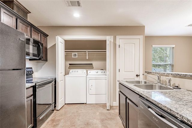2002 20th Street 402, Huntsville, TX 77340